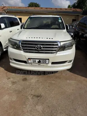 Toyota Land Cruiser 2015 White