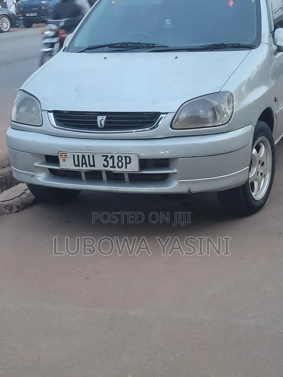 Toyota Raum 2000 Silver