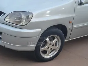 Toyota Raum 2000 Silver
