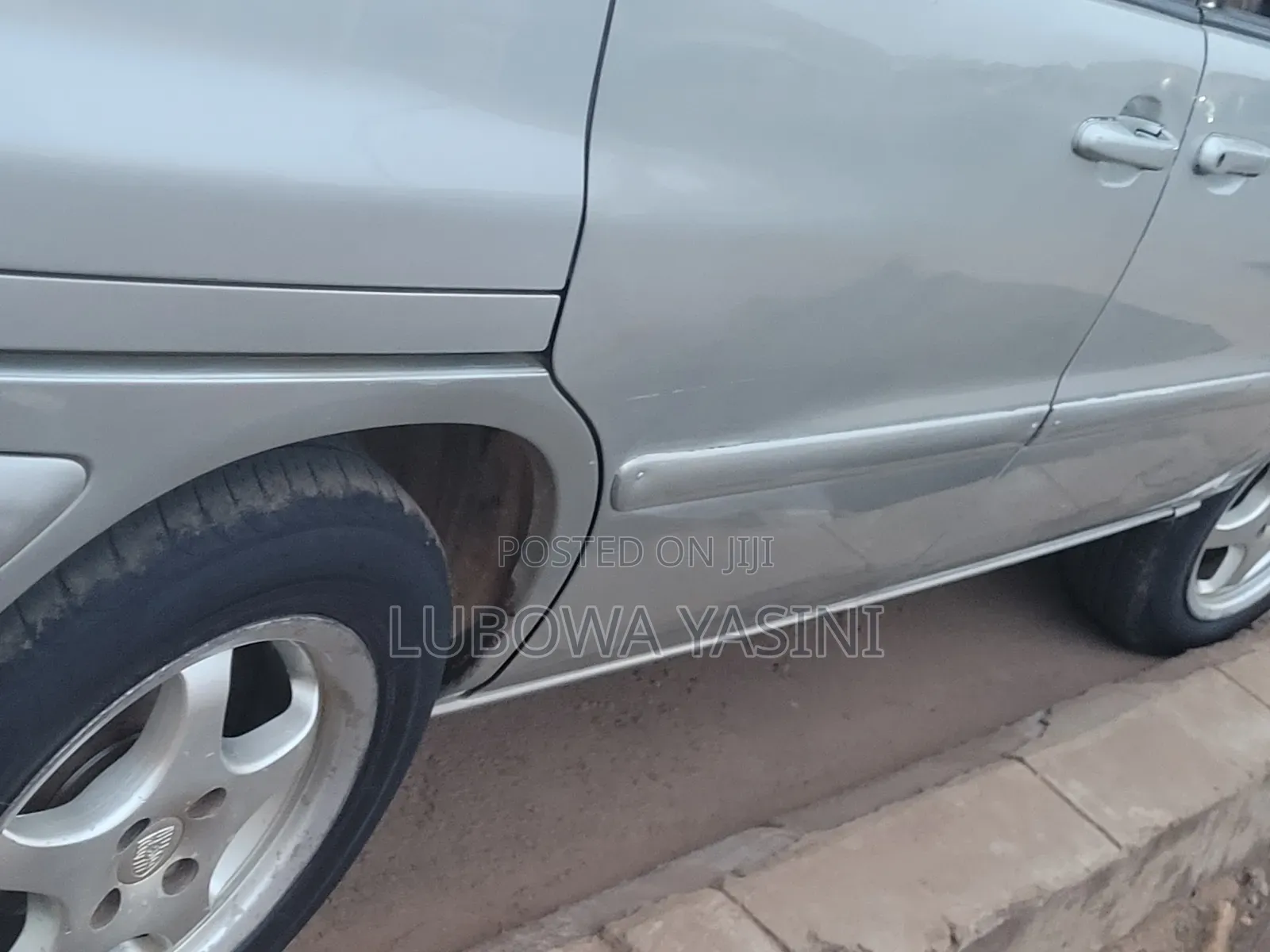 Toyota Raum 2000 Silver
