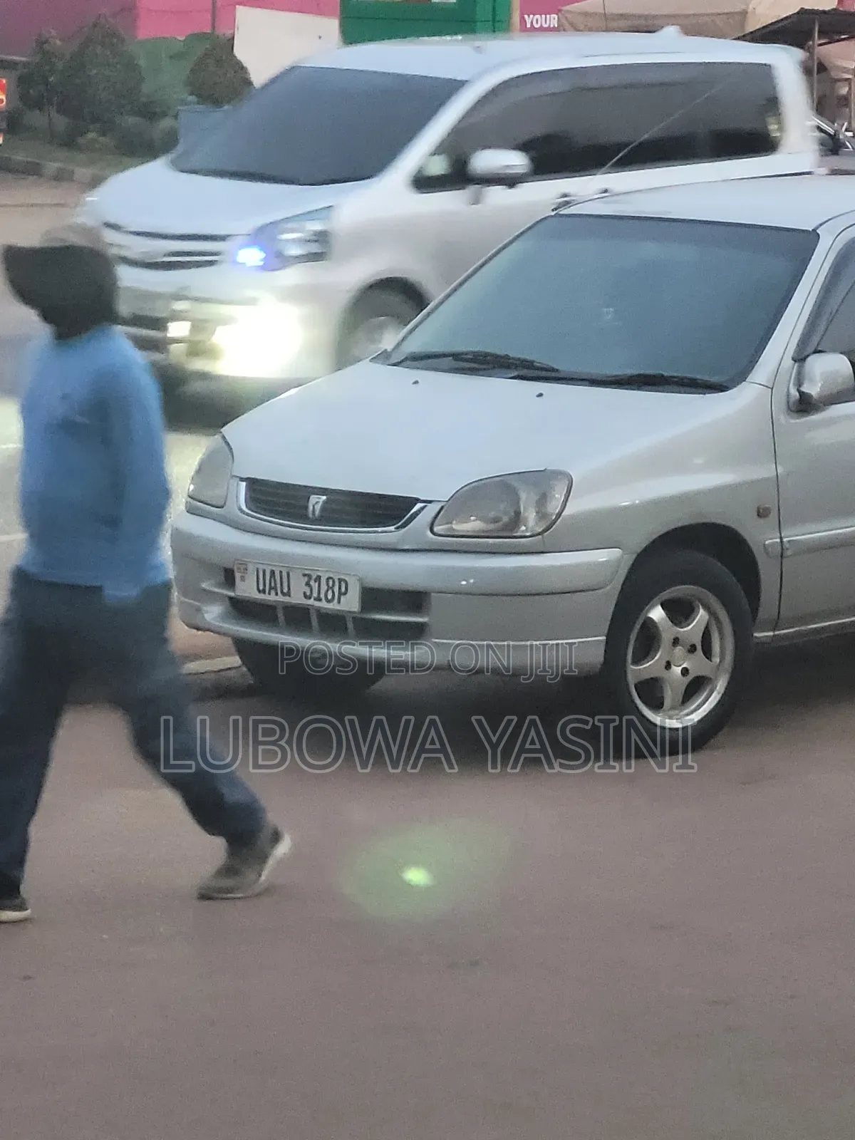 Toyota Raum 2000 Silver