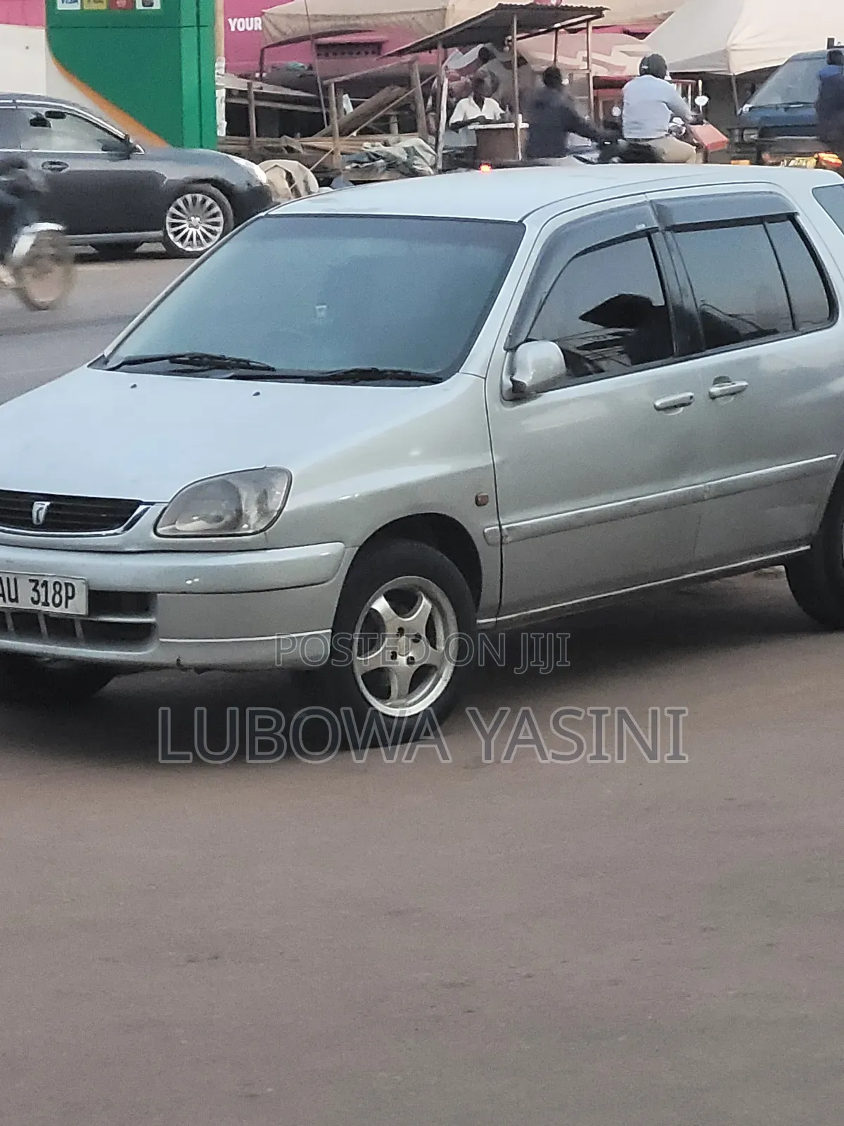 Toyota Raum 2000 Silver