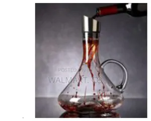 Elegant Glass Wine Decanter With Integrated Aerator Transparent
