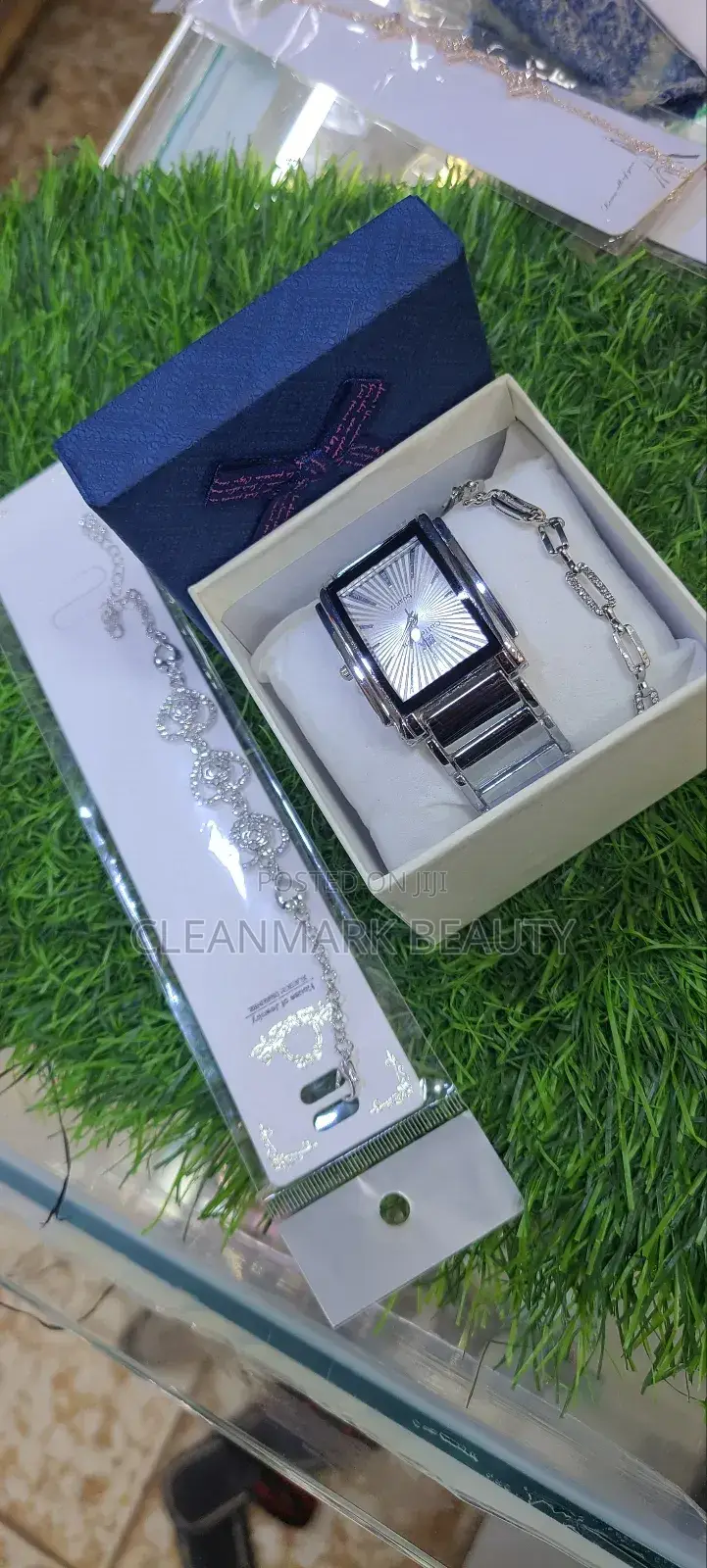 2in 1 a Watch and Bracelet