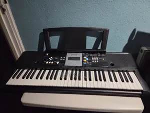 Yamaha PSR-E223 61 Key Unweighted Portable