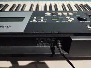 Yamaha PSR-E223 61 Key Unweighted Portable