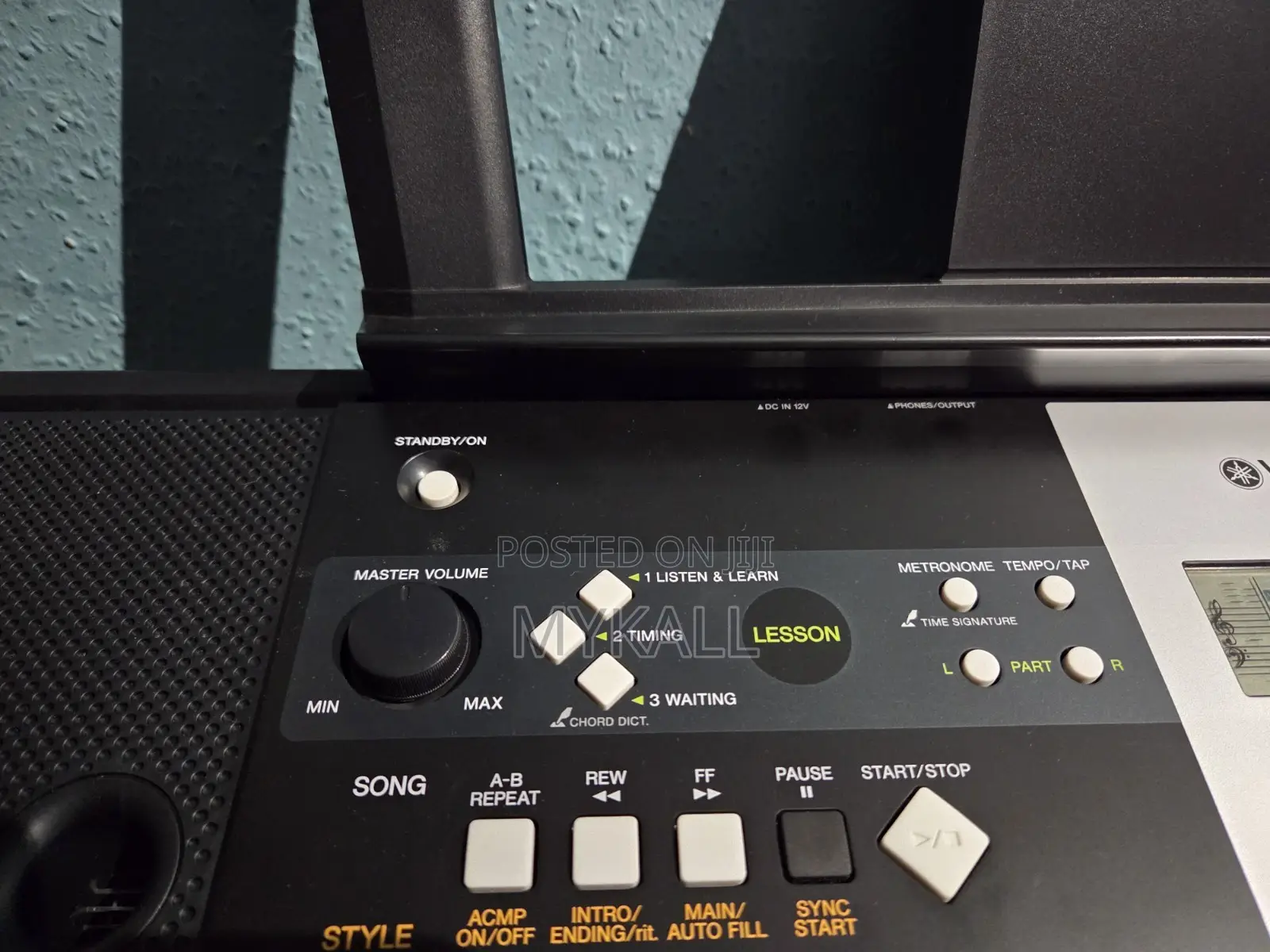 Yamaha PSR-E223 61 Key Unweighted Portable