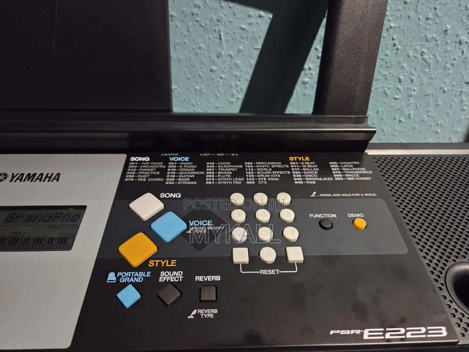 Yamaha PSR-E223 61 Key Unweighted Portable