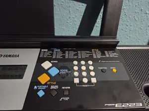 Yamaha PSR-E223 61 Key Unweighted Portable