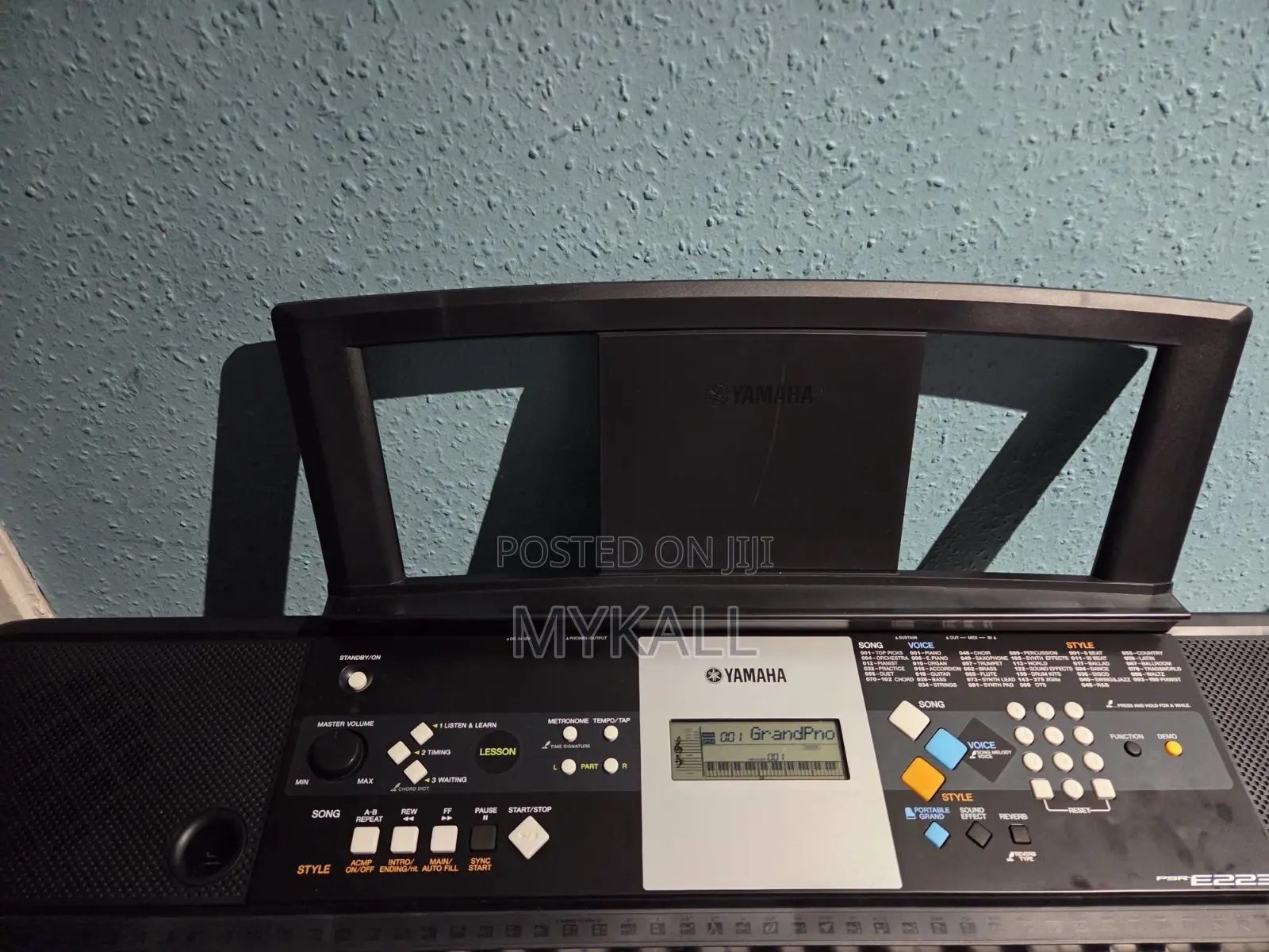 Yamaha PSR-E223 61 Key Unweighted Portable