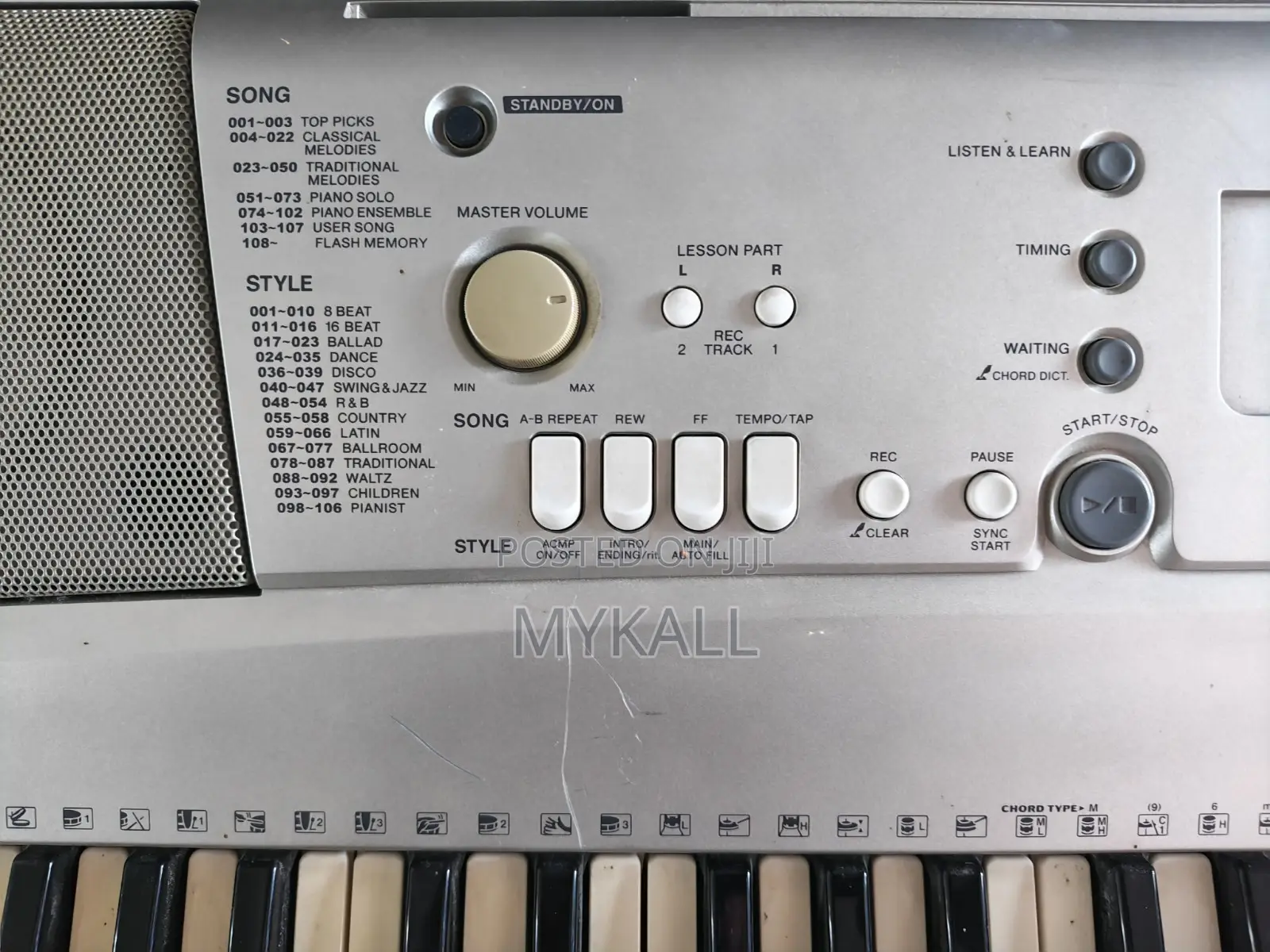 Yamaha PSR-E313 61-Key Electronic Keyboard, Full-Size, Silver