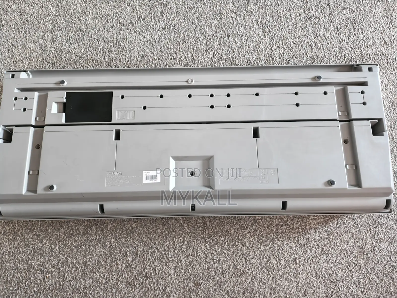 Yamaha PSR-E313 61-Key Electronic Keyboard, Full-Size, Silver