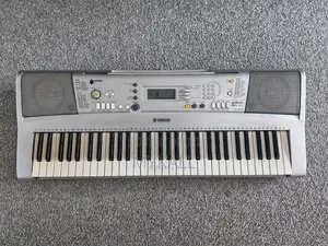 Yamaha PSR-E313 61-Key Electronic Keyboard, Full-Size, Silver