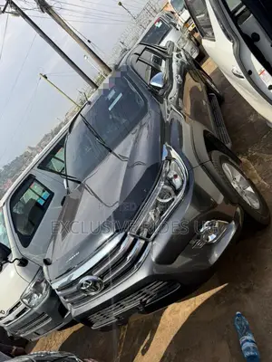 Toyota Hilux 2018 Gray
