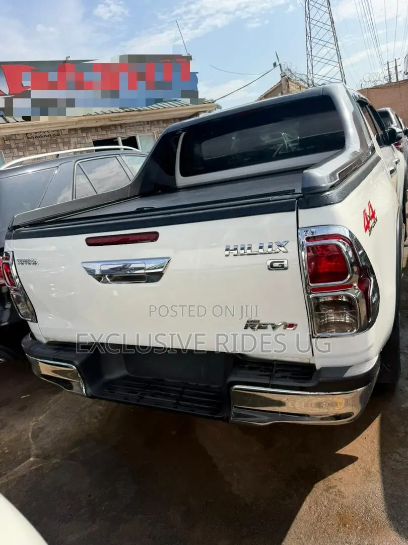 Toyota Hilux 2019 White