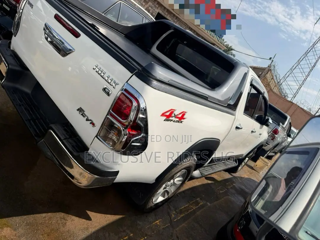 Toyota Hilux 2019 White