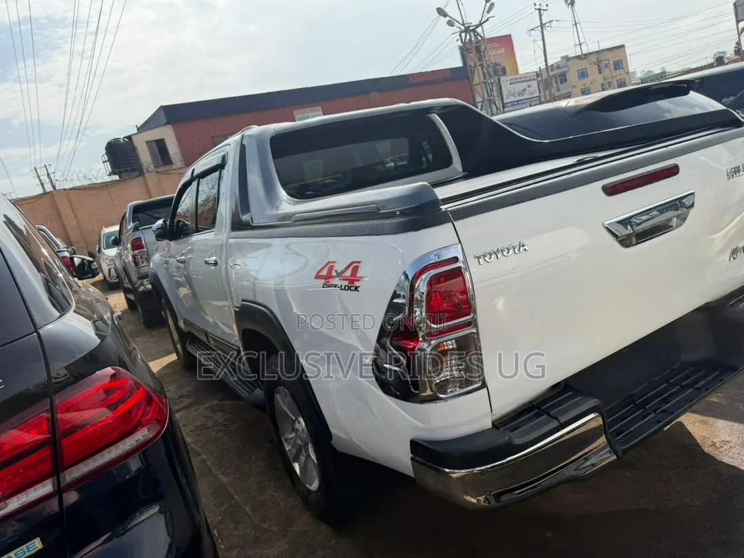 Toyota Hilux 2019 White