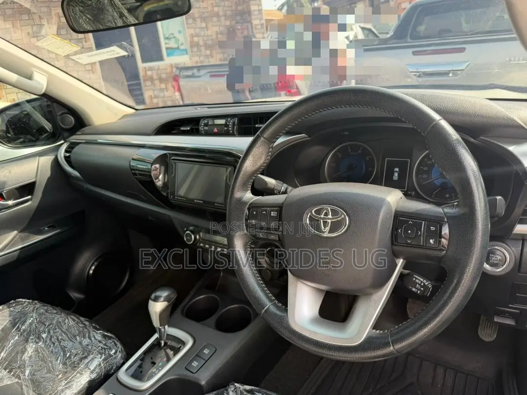 Toyota Hilux 2019 White