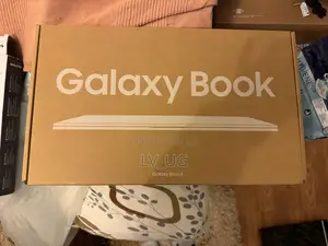 New Laptop Samsung Galaxy Book4 8GB Intel Core i7 SSD 512GB