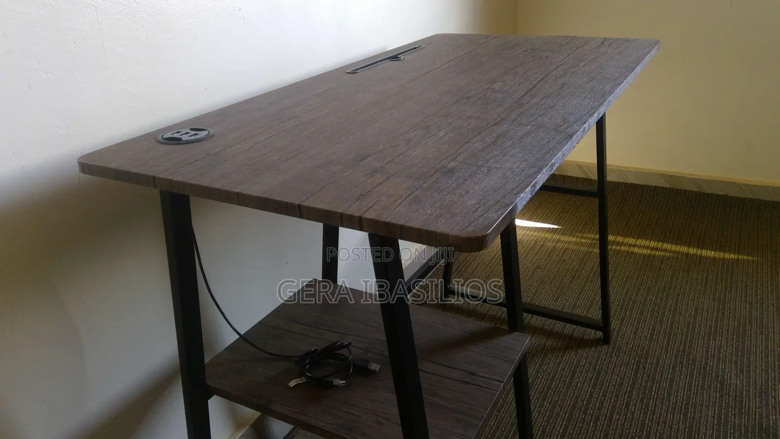 Smart Computer Table With 2.0 Usb Hubs, Aluminium Frame
