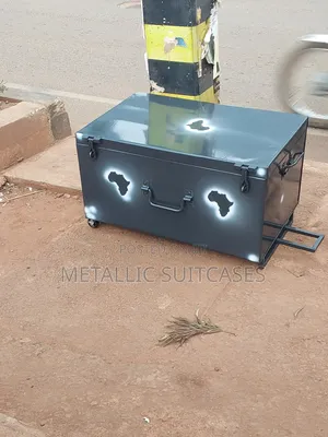 Black Metallic Large Size Suitcases With Rollers