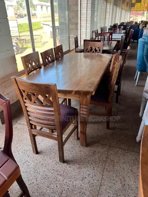 Solid 8 Seater Mugavu Dining Set