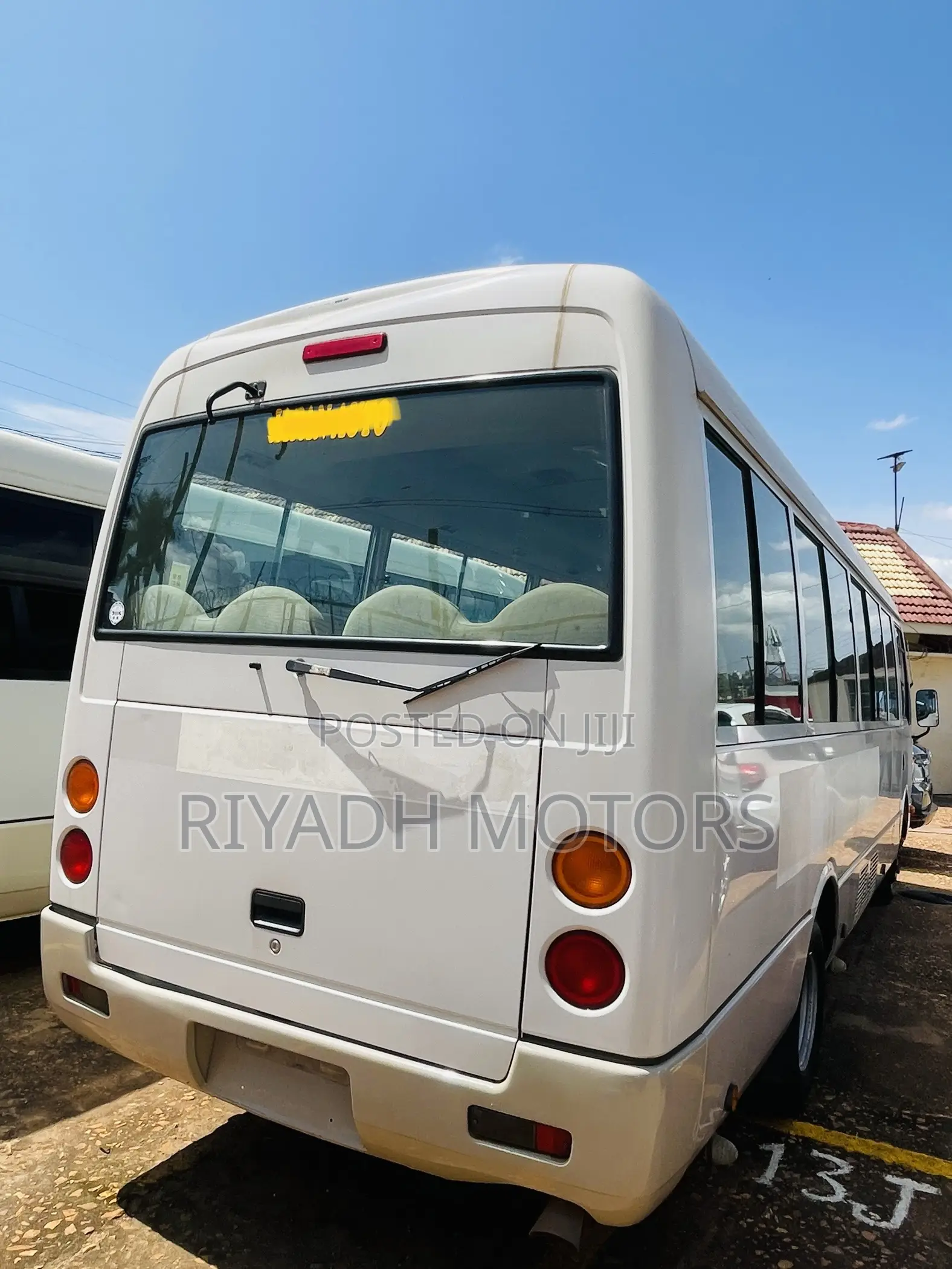 Mitsubishi Fuso Rosa 2009 White