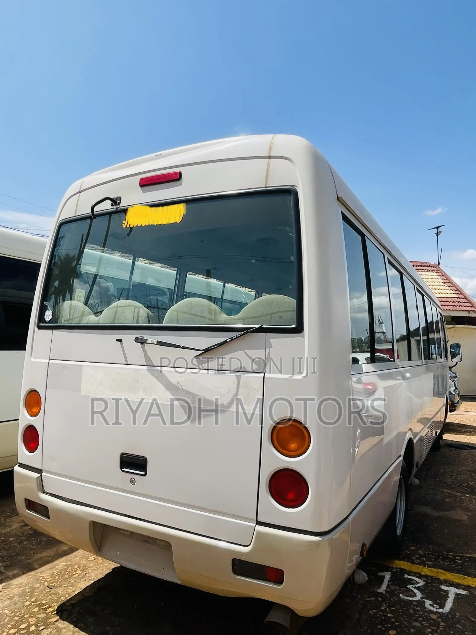 Mitsubishi Fuso Rosa 2009 White