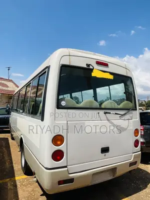 Mitsubishi Fuso Rosa 2009 White