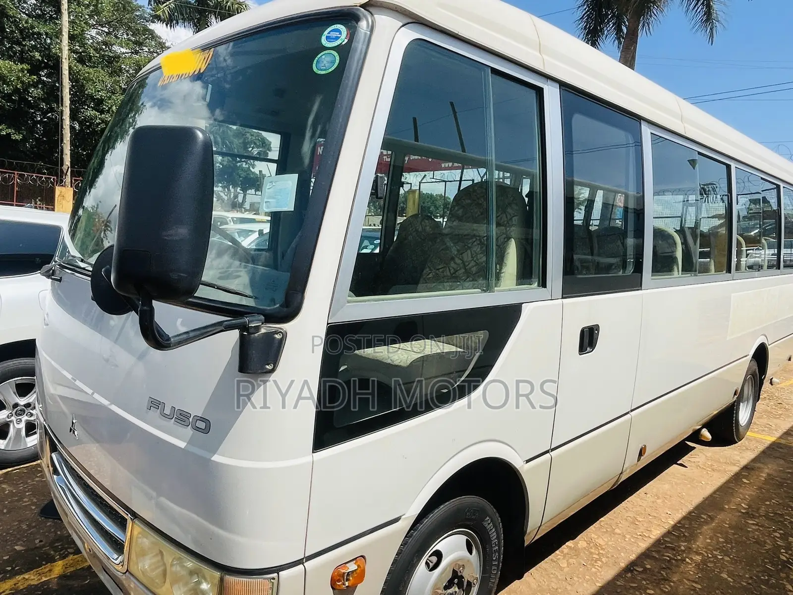 Mitsubishi Fuso Rosa 2009 White