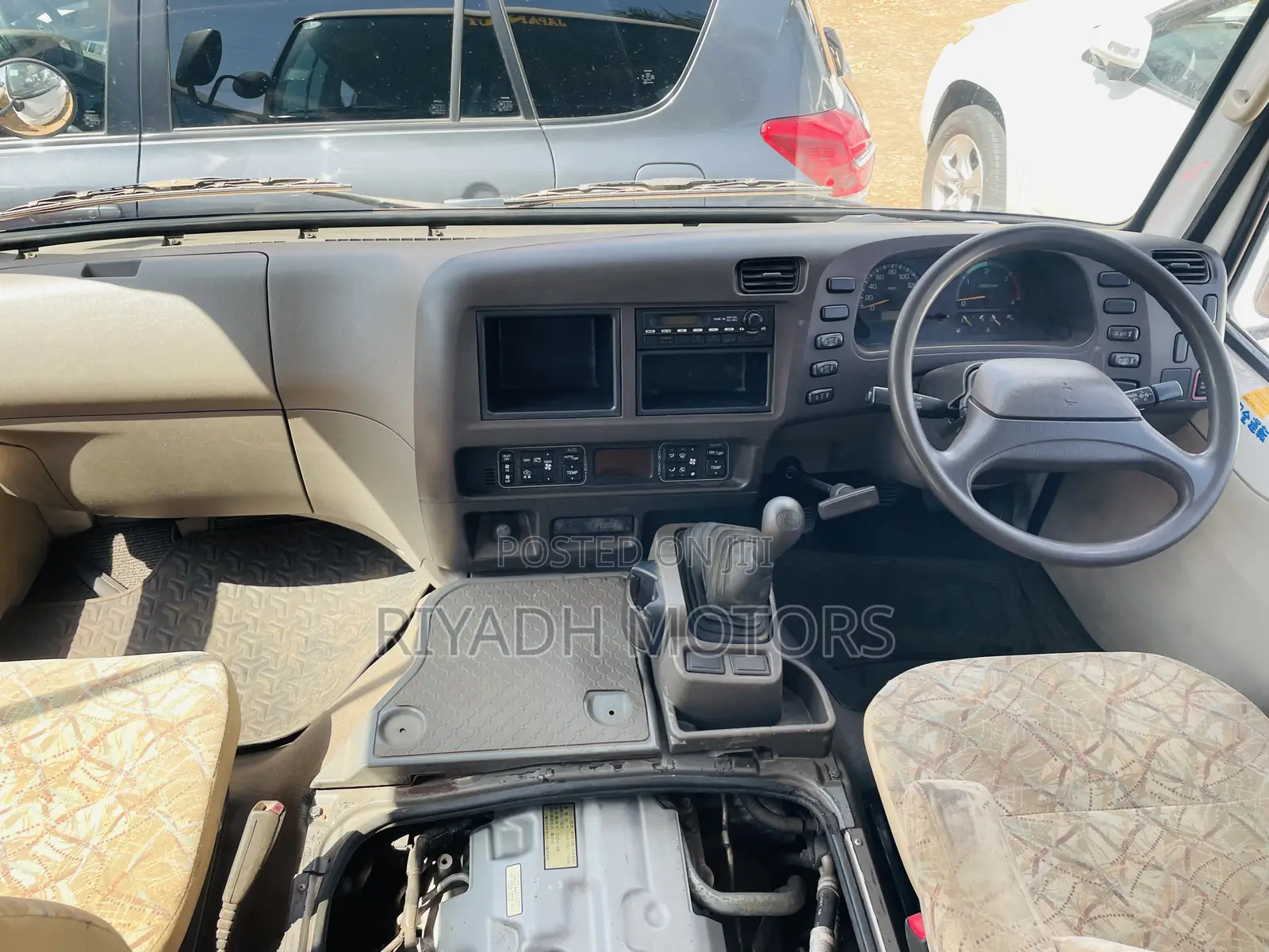 Mitsubishi Fuso Rosa 2009 White