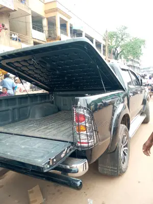 Hard Plastic Gas Shock Tonneau Cover Toyota Hilux