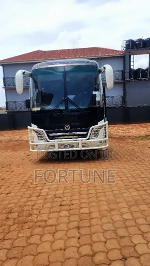 Coach Luxury Buses