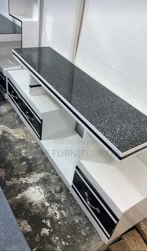 Flat Simple Tv Stand/White and Black