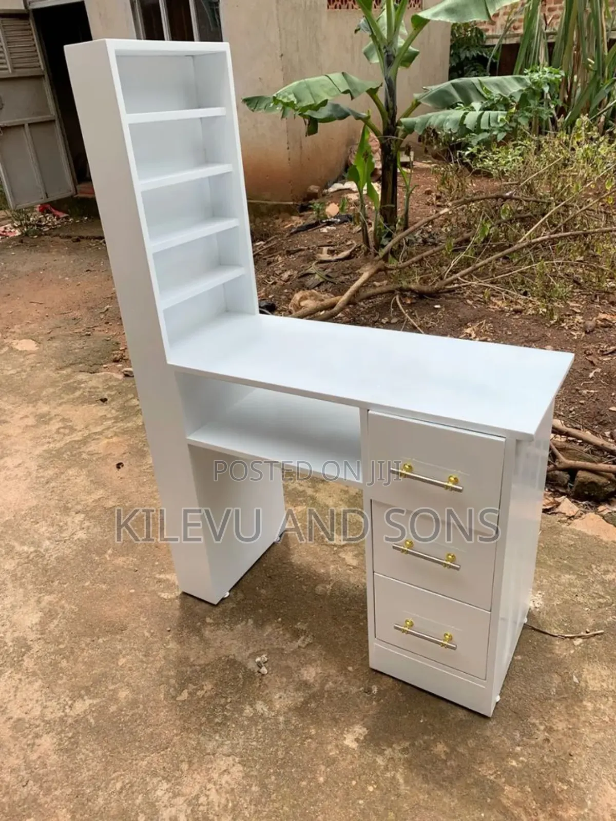 Make Up Table
