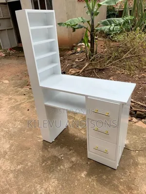 Make Up Table