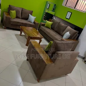 Modern 6 Seater / Hard Wood Centre Table
