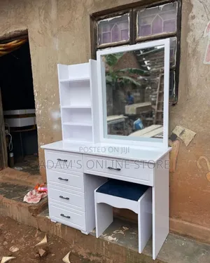White Dressing Mirror/Slindling Dressing Mirror