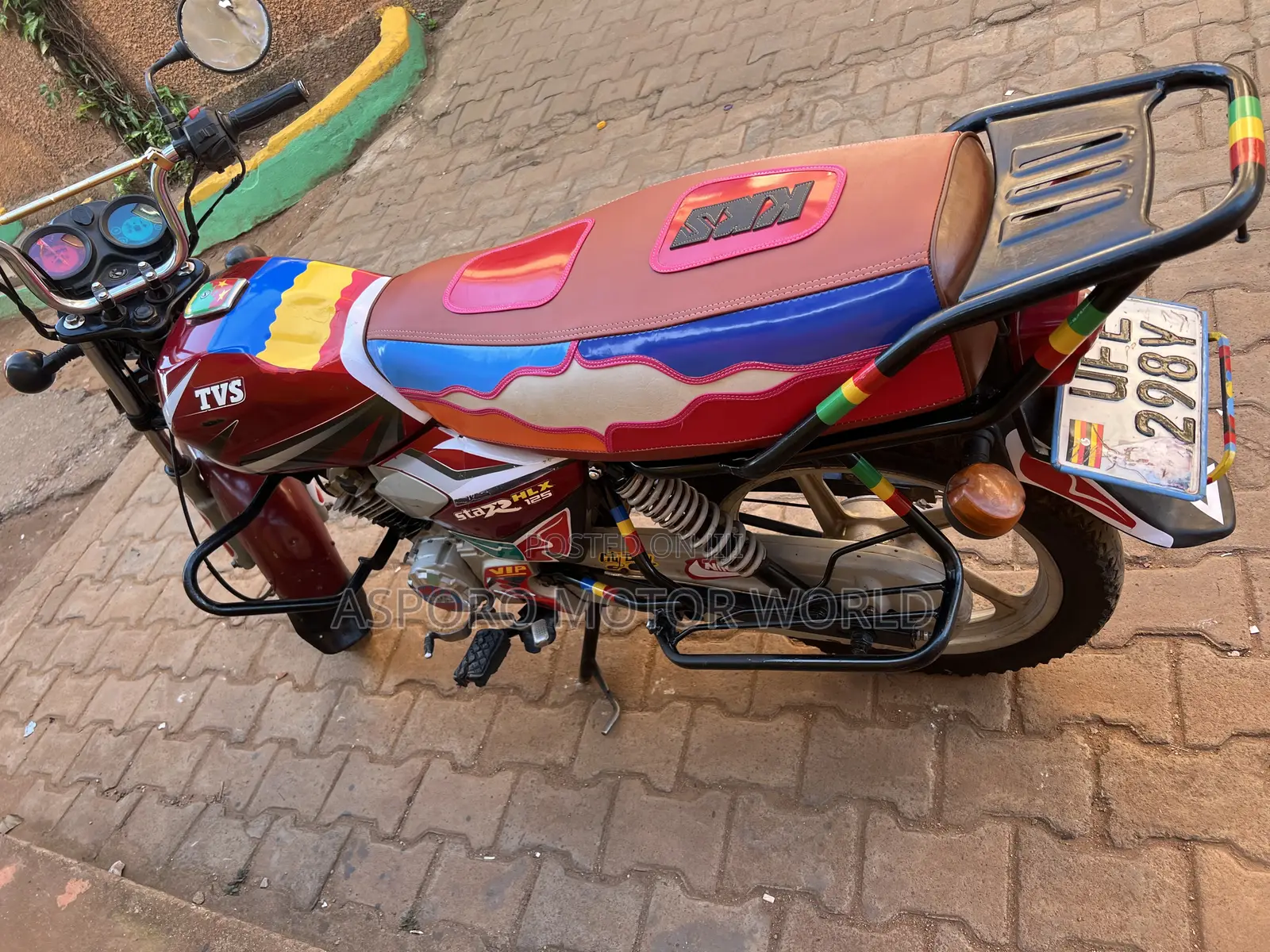 TVS HLX 125 2021 Red