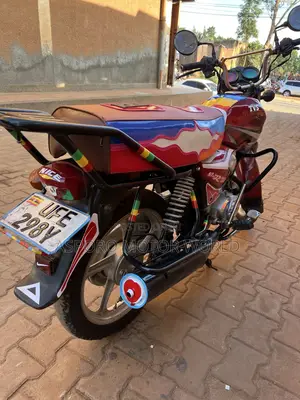 TVS HLX 125 2021 Red