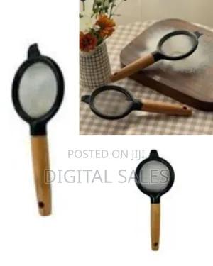 Professional Fine-Mesh Kitchen Strainer With Wooden Handle