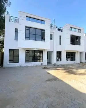 5bdrm Duplex in Kyanja, Central Division for sale