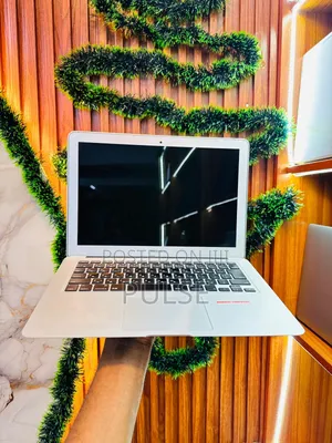 Laptop Apple MacBook Air 4GB Intel Core 2 Duo SSD 128GB