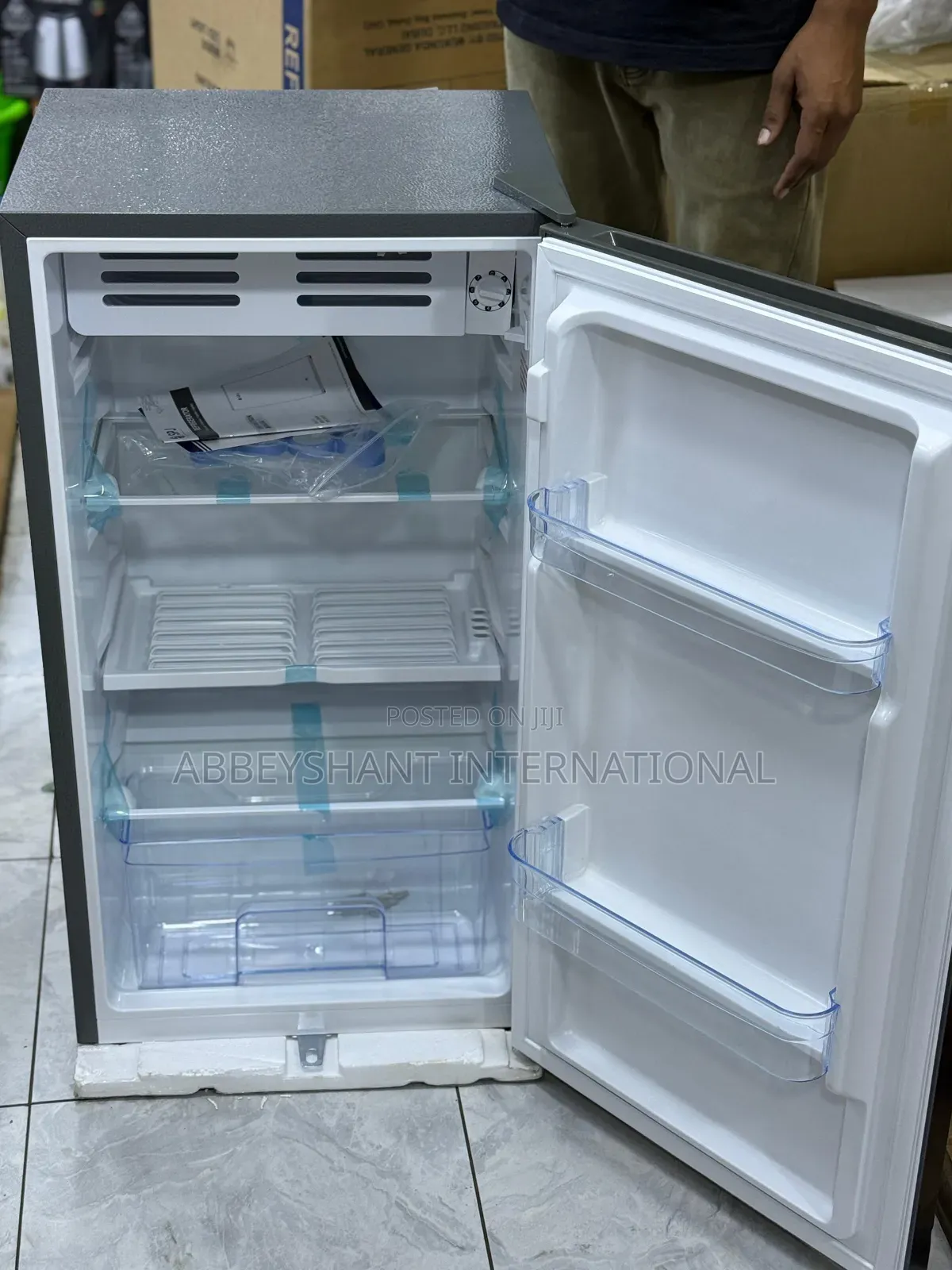 SPJ Single-Door Refrigerator/Top Freezer Compartment Fridge