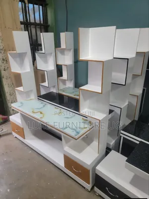 White/Gold Tv Stand /5ft Long