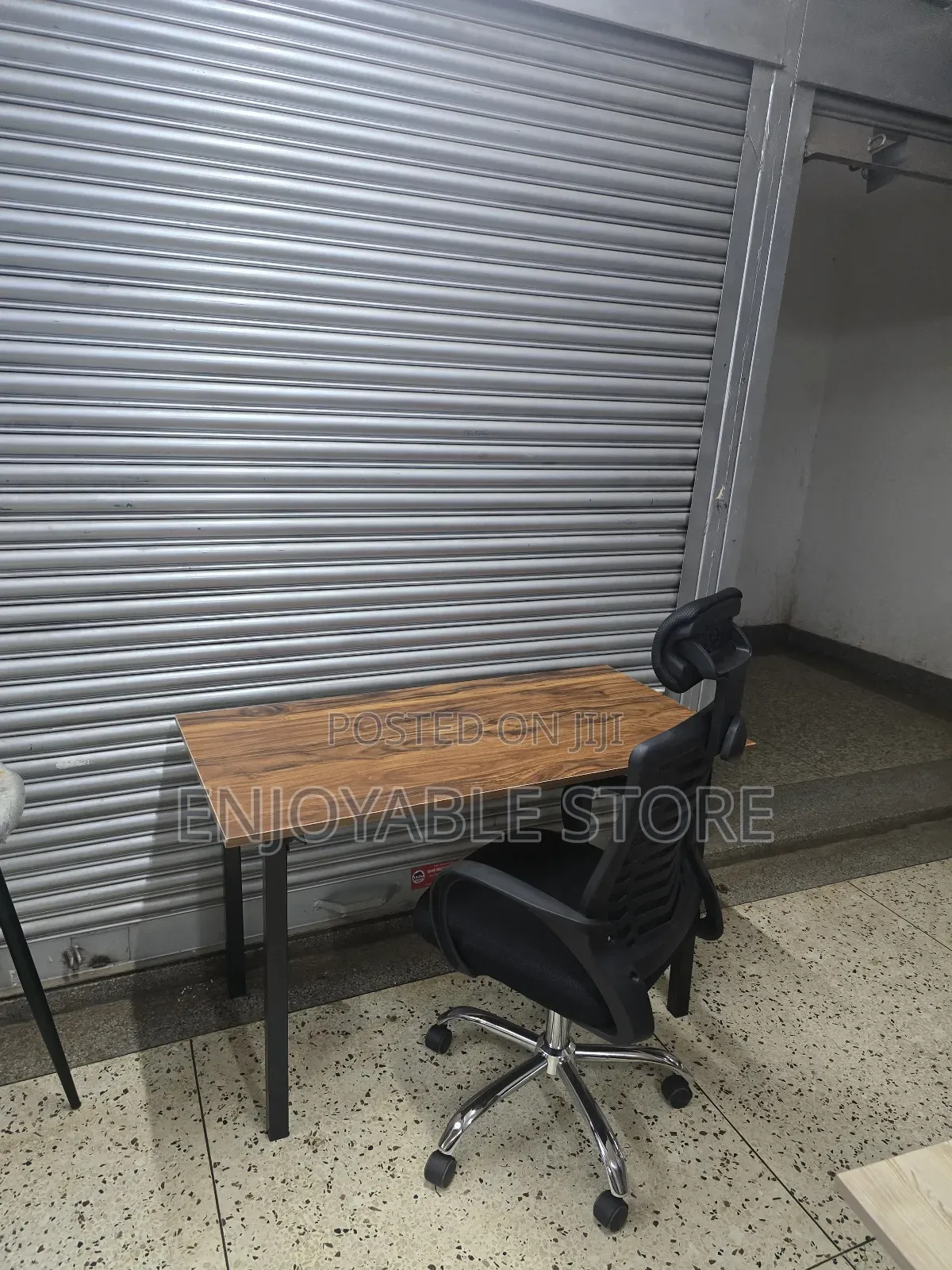 Modern Office Table and Chair Modern Office Table and Chair