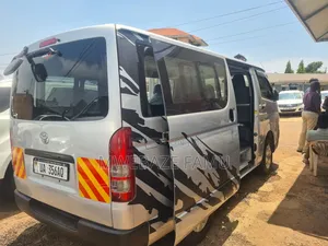 Toyota Grand HiAce 2010 Silver