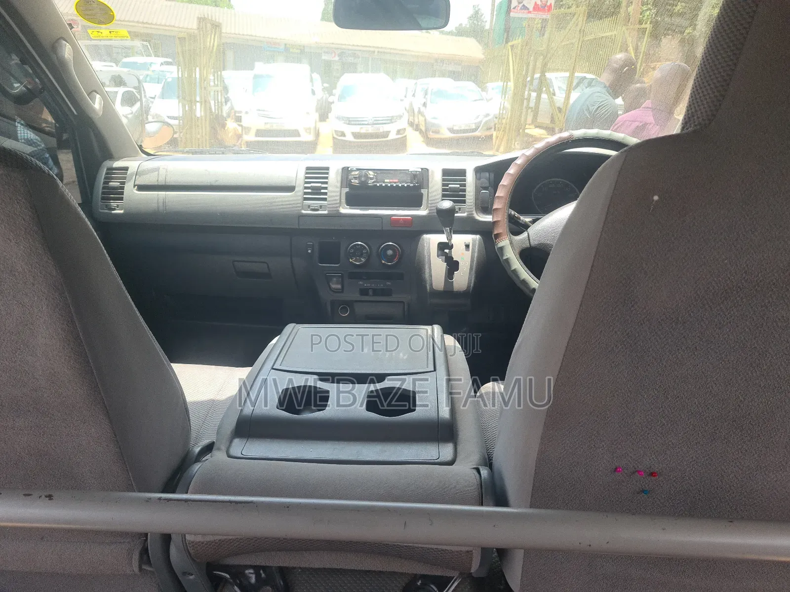 Toyota Grand HiAce 2010 Silver