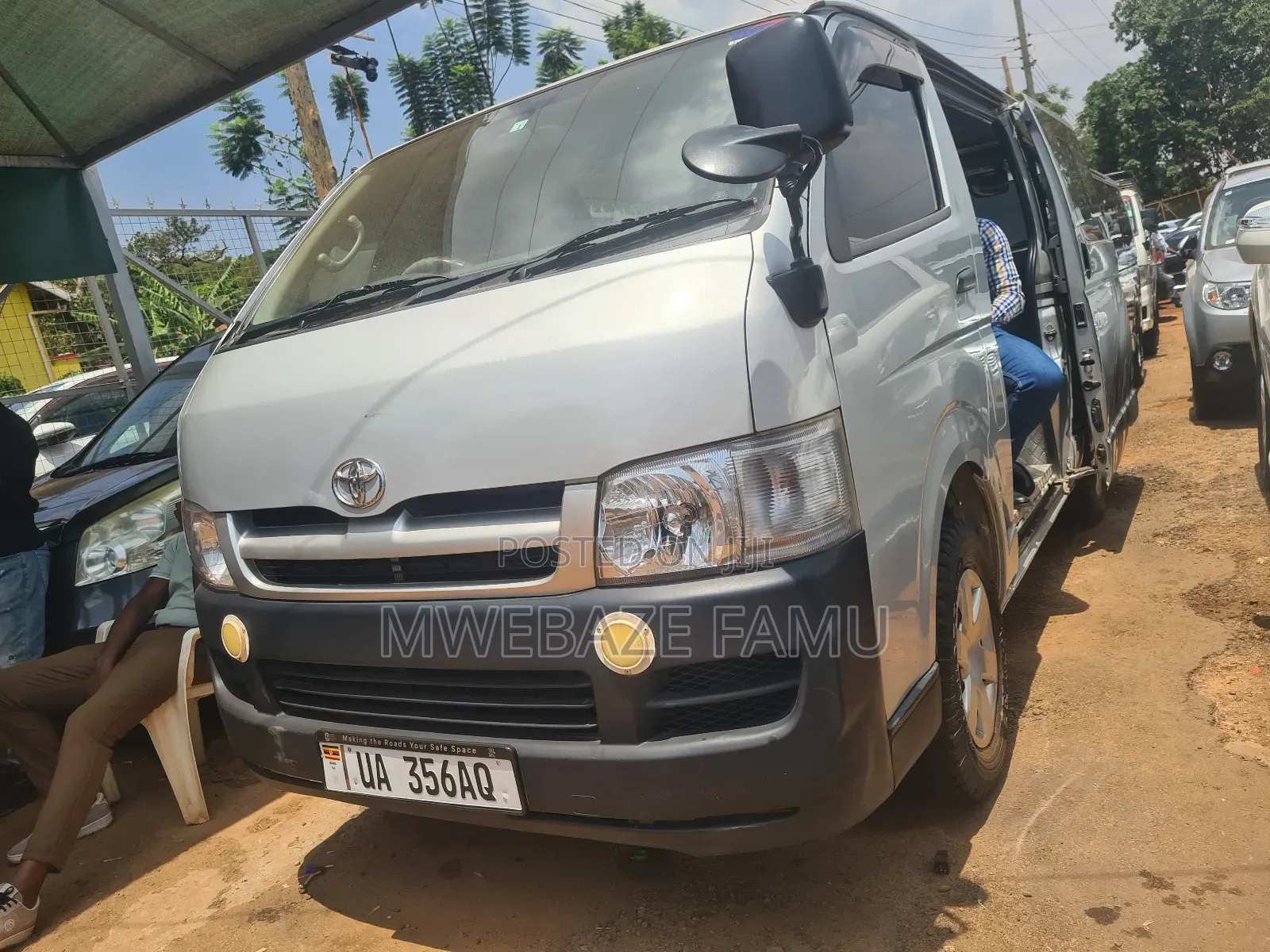 Toyota Grand HiAce 2010 Silver