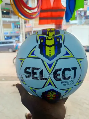 Select Brillant Replica Football (Soccer Ball).